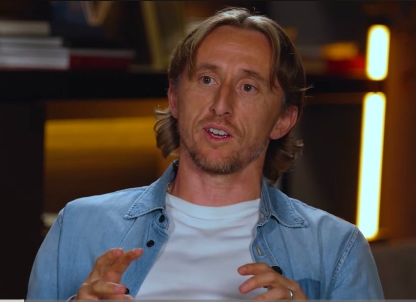 Luka Modric dalam sebuah wawancaranya di kanal YouTube NeUspjeh prvaka. Gelandang berusia 40 tahun tersebut mengungkap kerasnya persaingan di Real Madrid. FOTO: x/MadridXtra