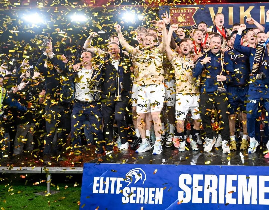 Skuad Viking FK merayakan gelar Eliteserien 2025, gelar pertama mereka setelah menunggu 34 tahun. FOTO: INSTAGRAM VIKING FK