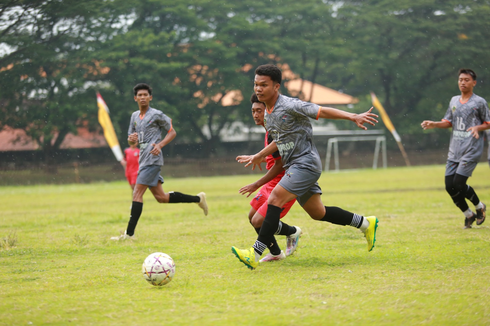 Pemain Persekama tampil gemilang saat menghadapi Persepon Ponorogo. Meski menang tipis, tim pelatih menilai masih banyak evaluasi jelang Liga 4 Jatim 2025. BAGAS BIMANTARA/RADAR MADIUN
