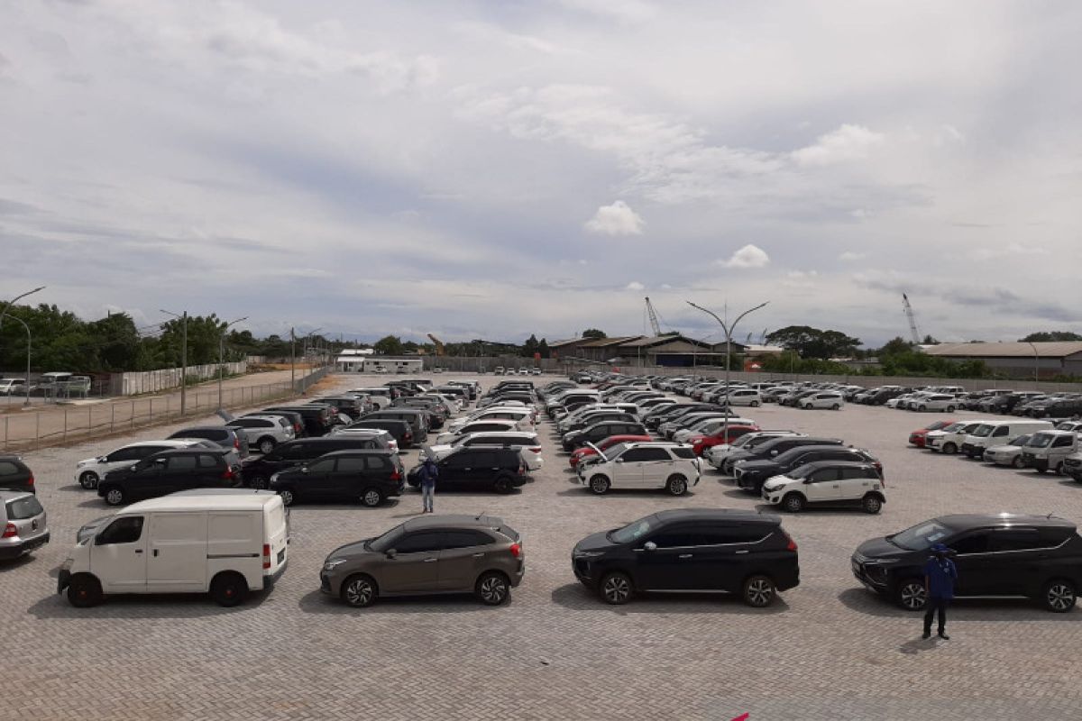 Ratusan mobil siap dilelang