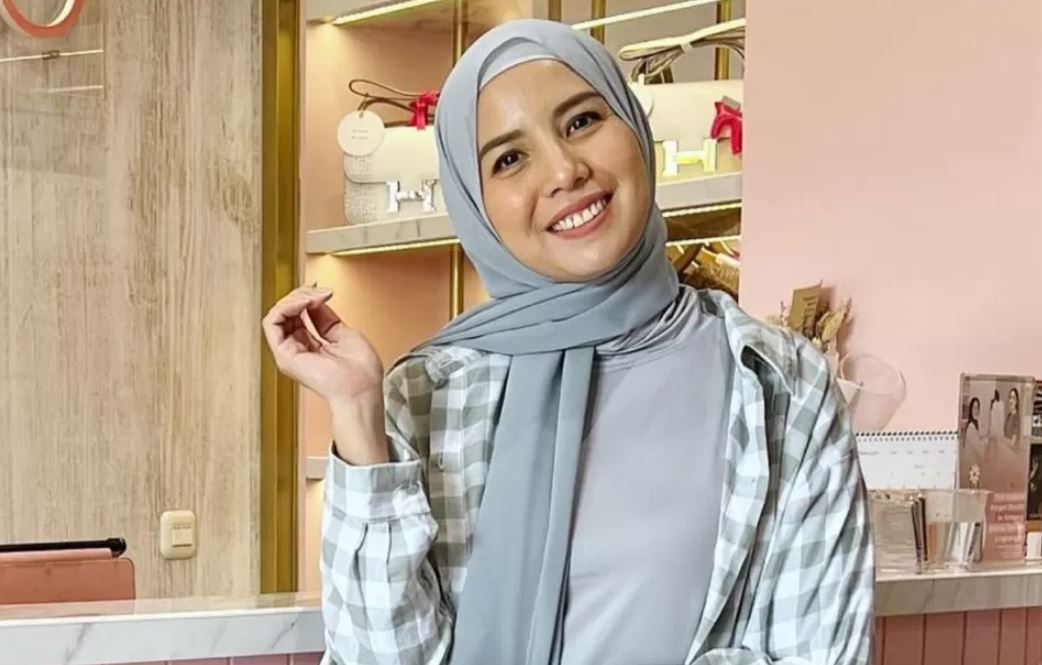 Tya Ariestya.