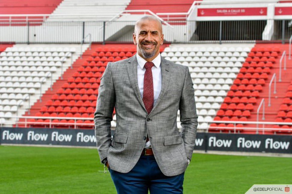 Presiden Estudiantes Juan Sebastian Veron diskors enam bulan oleh AFA akibat menolak guard of honor untuk Rosario Central. FOTO: Instagram @edelpofficial
