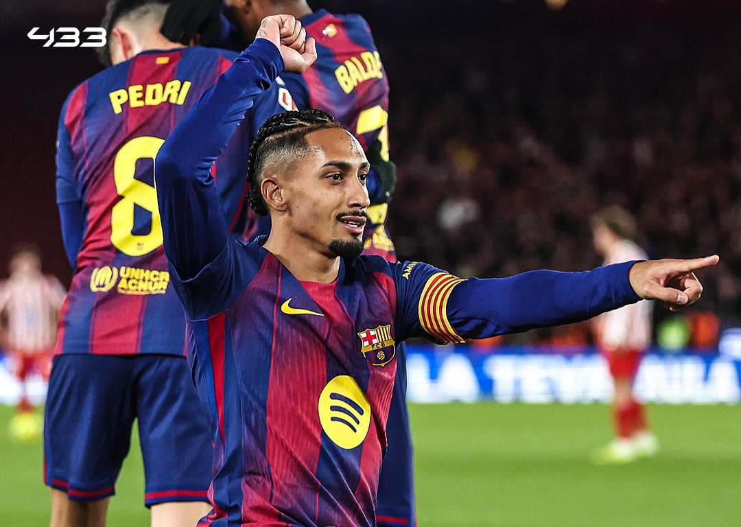 Selebrasi Raphinha usai cetak gol.