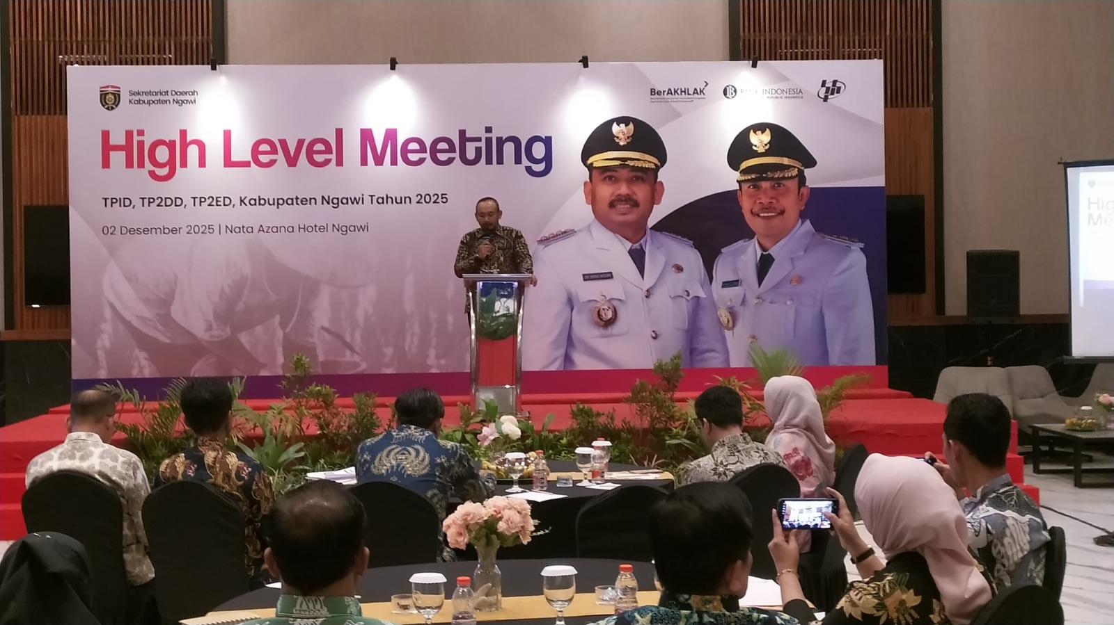 Bupati Ngawi Ony Anwar Harsono membuka High Level Meeting TPID, TP2DD, dan TP2ED sebagai forum penyusunan kebijakan terpadu pengendalian inflasi dan penguatan ekonomi daerah. ASEP SYAEFUL/RADAR NGAWI