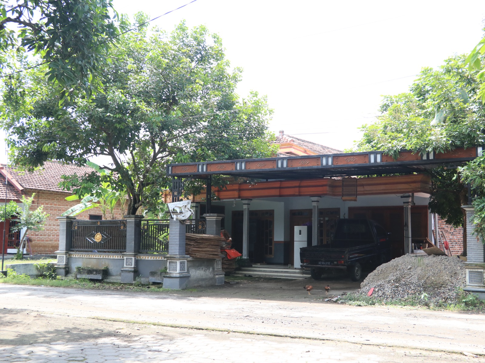 Paryatin alias Dewi Astutik membangun rumah bersama suaminya di Desa Balong, Ponorogo. SUGENG DWI N./JAWA POS RADAR PONOROGO
