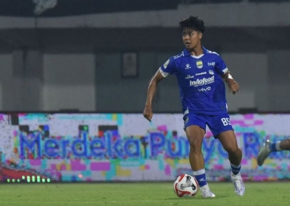 Pemain muda Persib Bandung Nazriel Alfaro catat debut profesional di BRI Super League kala timnya melawan Madura United.