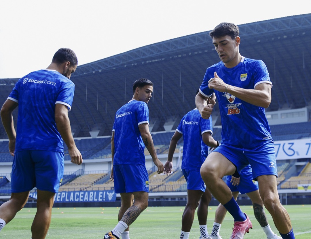 Skuad Persib saat latihan.