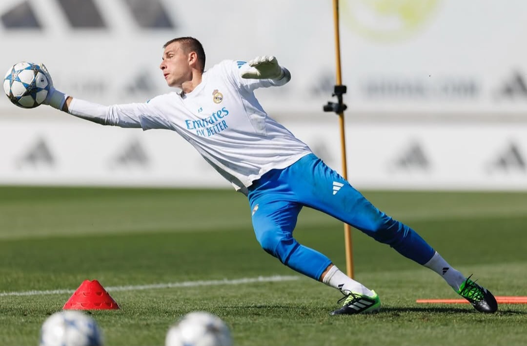 Milan mempertimbangkan Andriy Lunin sebagai pengganti Mike Maignan.