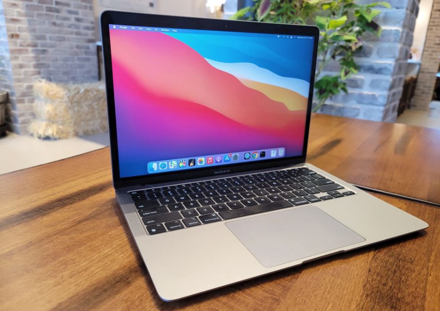 Ilustrasi Macbook Air M1.