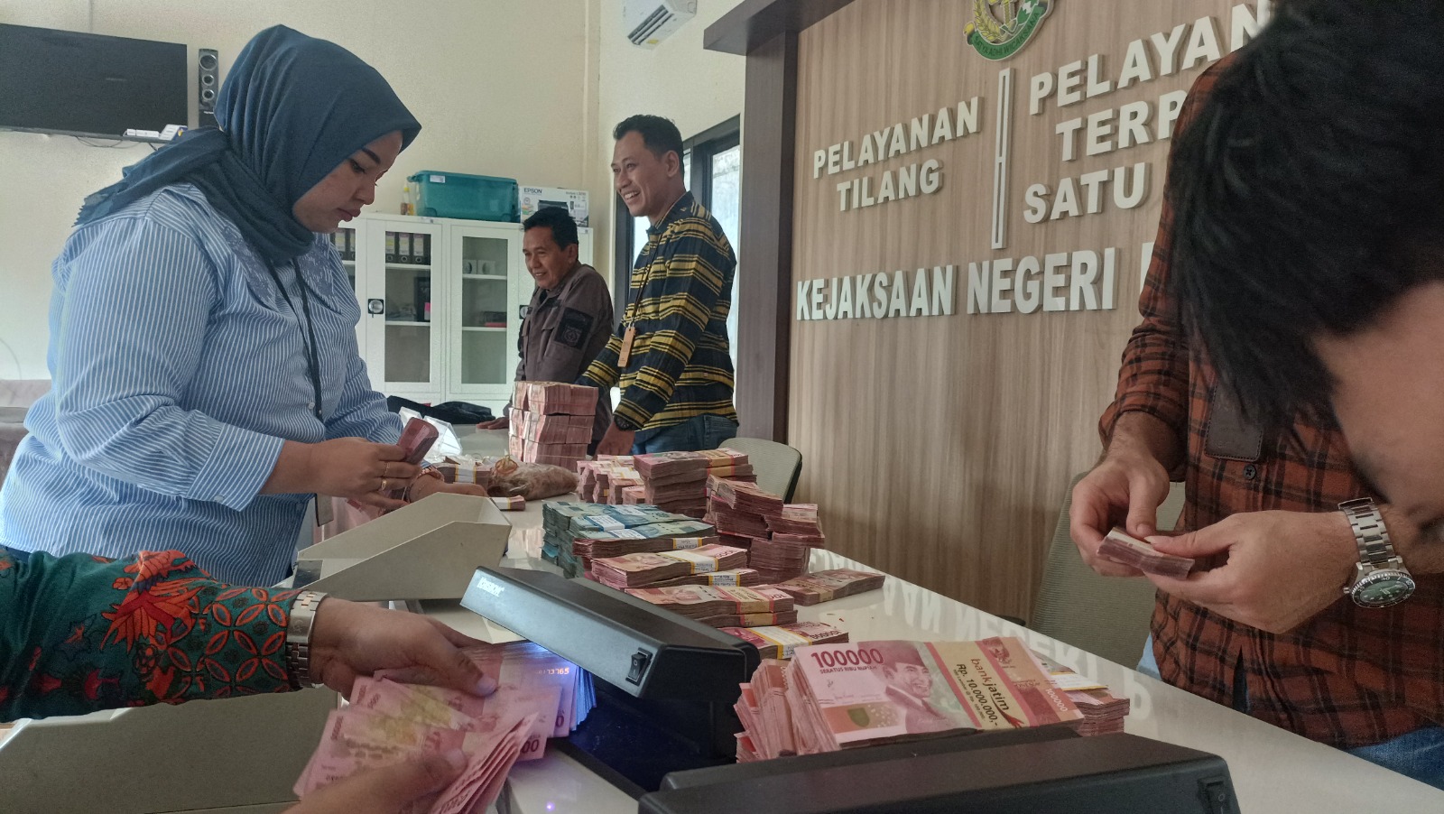 Kejari Pacitan baru menangani dugaan kredit usaha rakyat (KUR) fiktif di Desa Ploso, Tegalombo, dengan kerugian diperkirakan mencapai Rp 1,5 miliar. DOK RADAR PACITAN