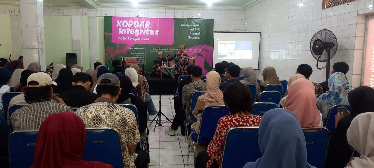 Kongan.co dan Mucoffe bersama BEM Madiun menggelar Kopdar Integritas bersama ICW dan KPK di Madiun, Rabu (10/12). FOTO: ISTIMEWA