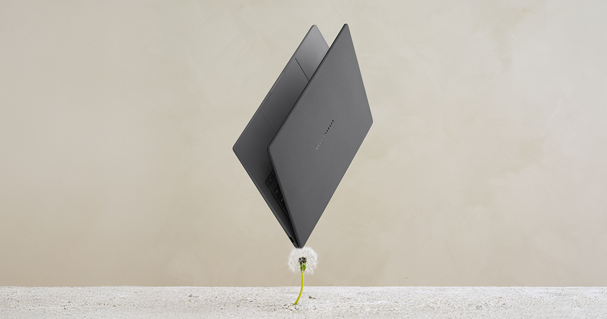 Ilustrasi laptop ASUS yang ringan.