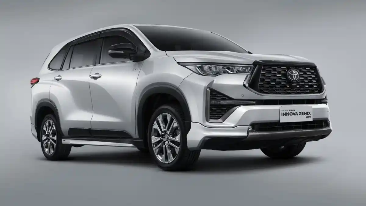 Toyota Kijang Innova Zenix 2025 hadir dengan pembaruan interior dan teknologi baru.