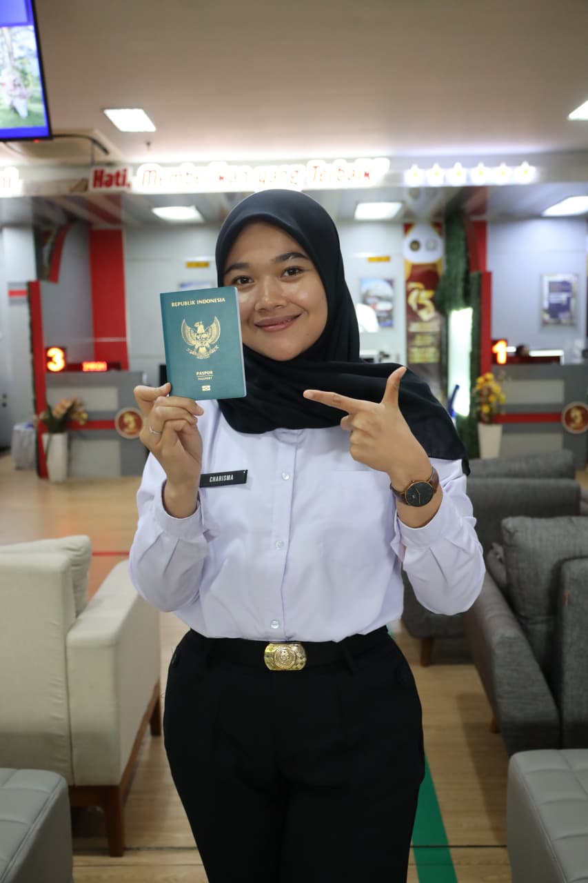 Ilustrasi pengurusan paspor.