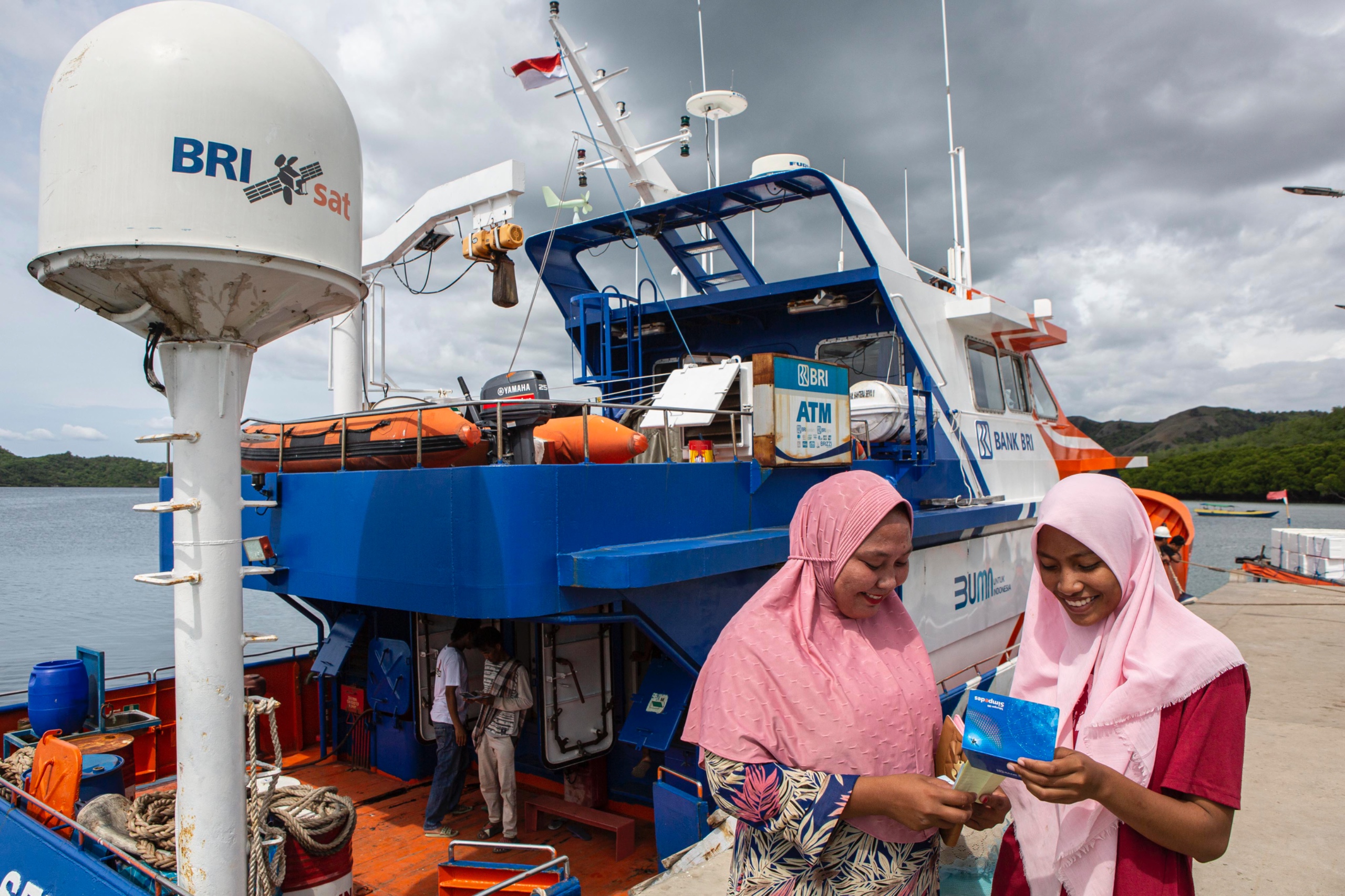 BRIsat menjadi penopang layanan perbankan hingga wilayah pelosok dan 3T, memastikan konektivitas stabil dan aman.