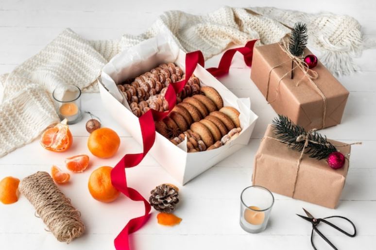 Ilustrasi hampers Natal homemade.