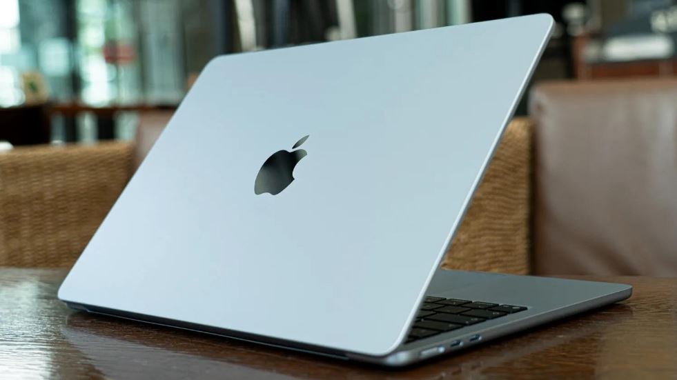 Ilustrasi perawatan MacBook.