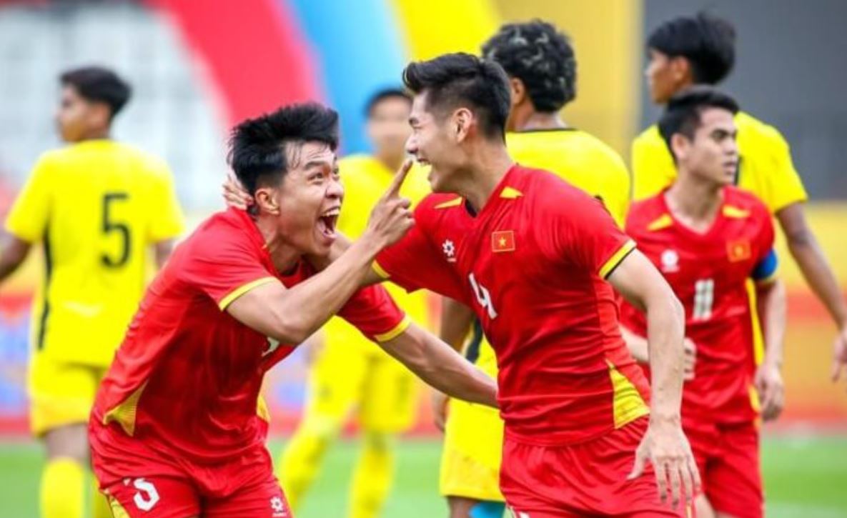 Para pemain Vietnam merayakan gol kontra Malaysia di SEA Games 2025.
