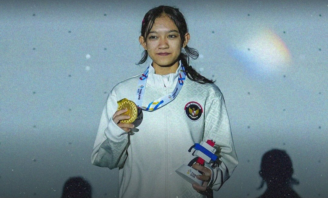 Alma Ariella Tsany dari panjat tebing nomor lead putri menyumbangkan emas untuk Indonesia.