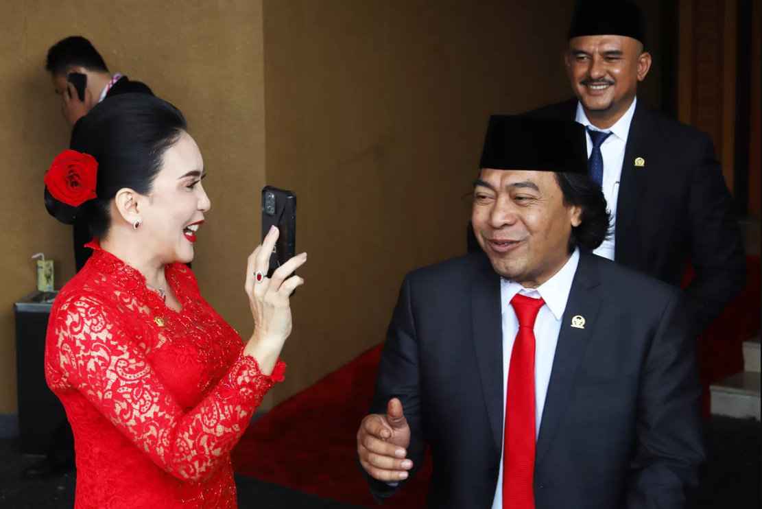 Komedian sekaligus anggota DPD RI, Alfiansyah Bustami atau Komeng.