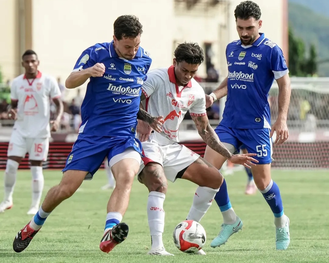 Malut United berhasil menumbangkan Persib di Stadion Kie Raha, Ternate.