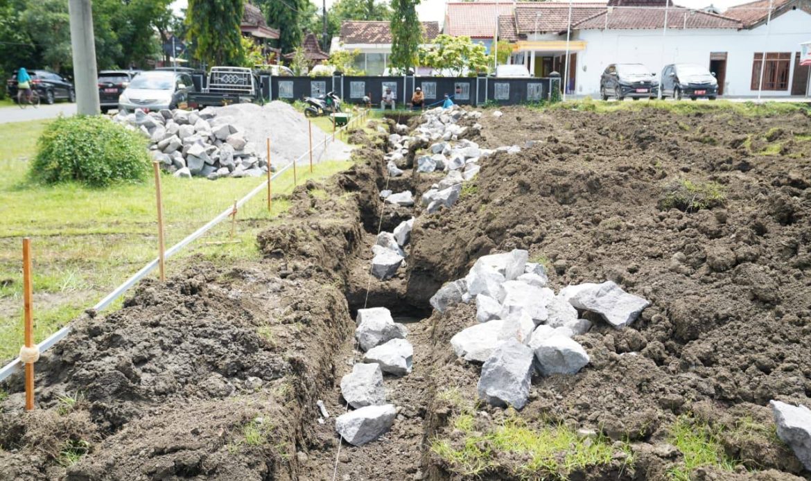 Pembangunan fondasi gerai KMP di Ponorogo mulai dilakukan di sejumlah titik sebagai bagian dari percepatan program prioritas pemerintah. DISKOMINFO UNTUK JAWA POS RADAR PONOROGO