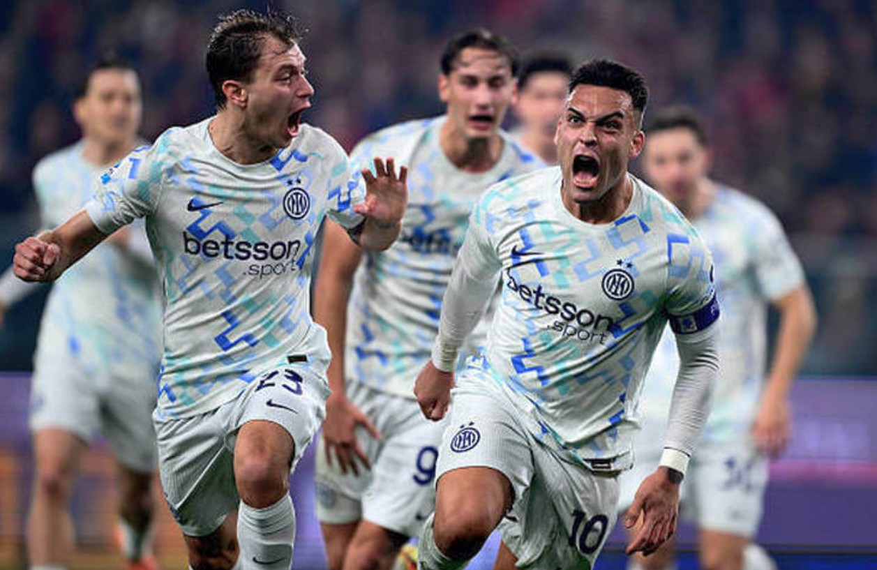 Lautaro Martinez dan rekan-rekannya di Inter Milan merayakan gol.