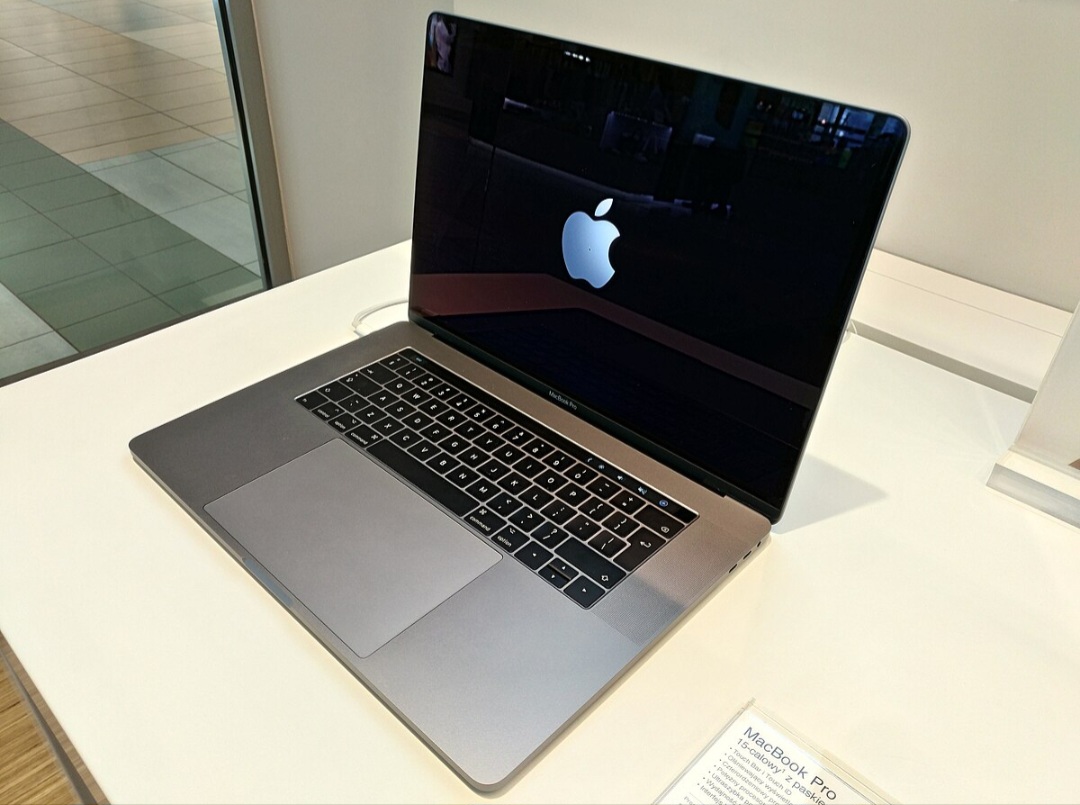 Ilustrasi laptop MacBook.