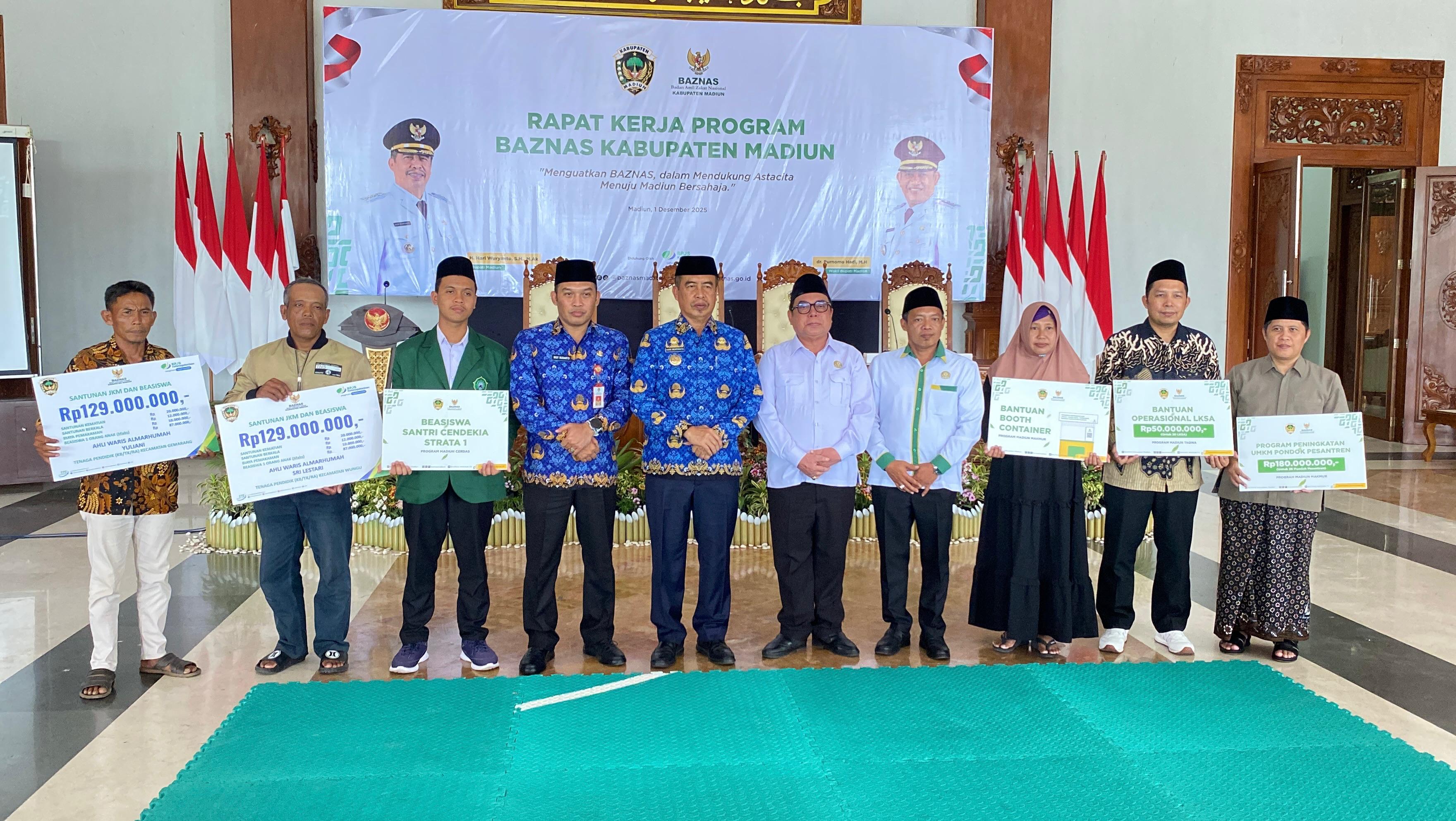BPJS Ketenagakerjaan Madiun memberikan Jaminan Sosial untuk tenaga pendidik dan marbot.