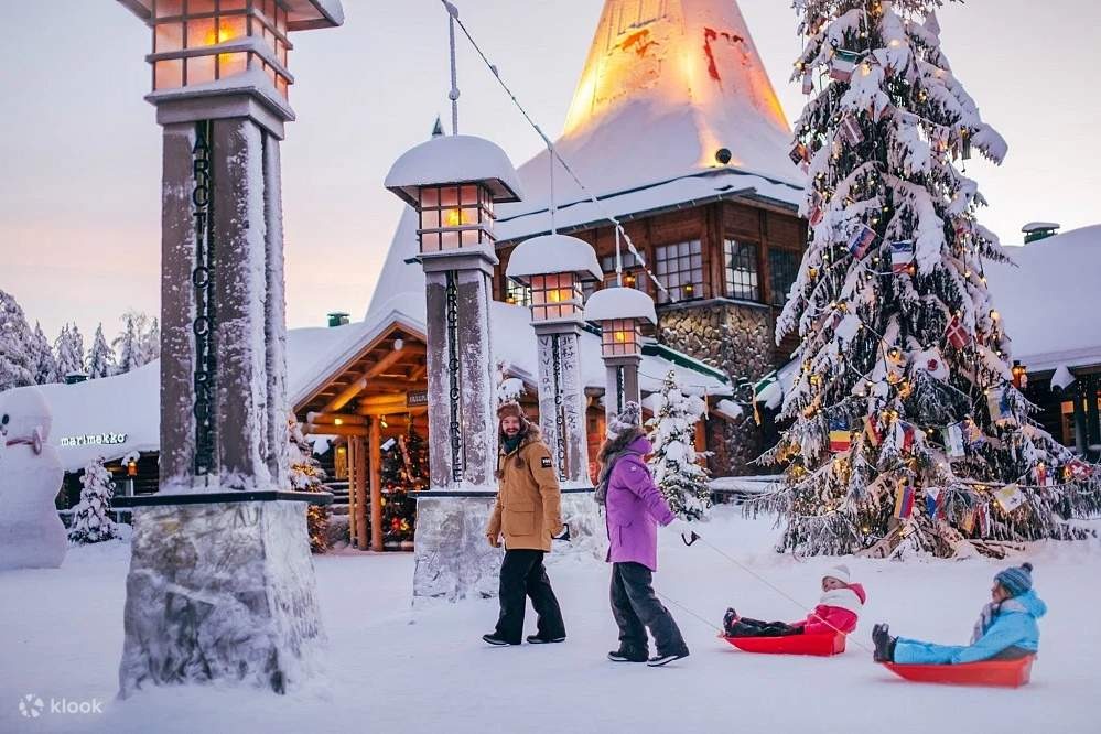 Natal makin berkesan di kota penuh cahaya dan salju. Ini destinasi Natal terindah di dunia yang bikin liburan terasa magis.