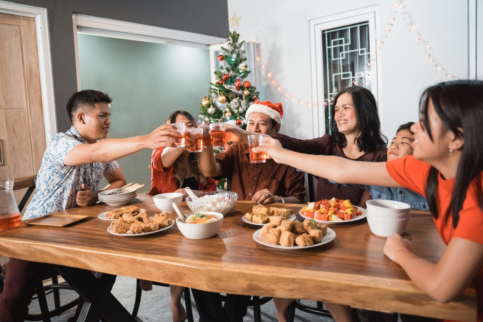 Natal terasa lebih hangat dengan hidangan khas daerah. Dari Sumatera hingga Bali, ini menu Natal favorit di Indonesia.