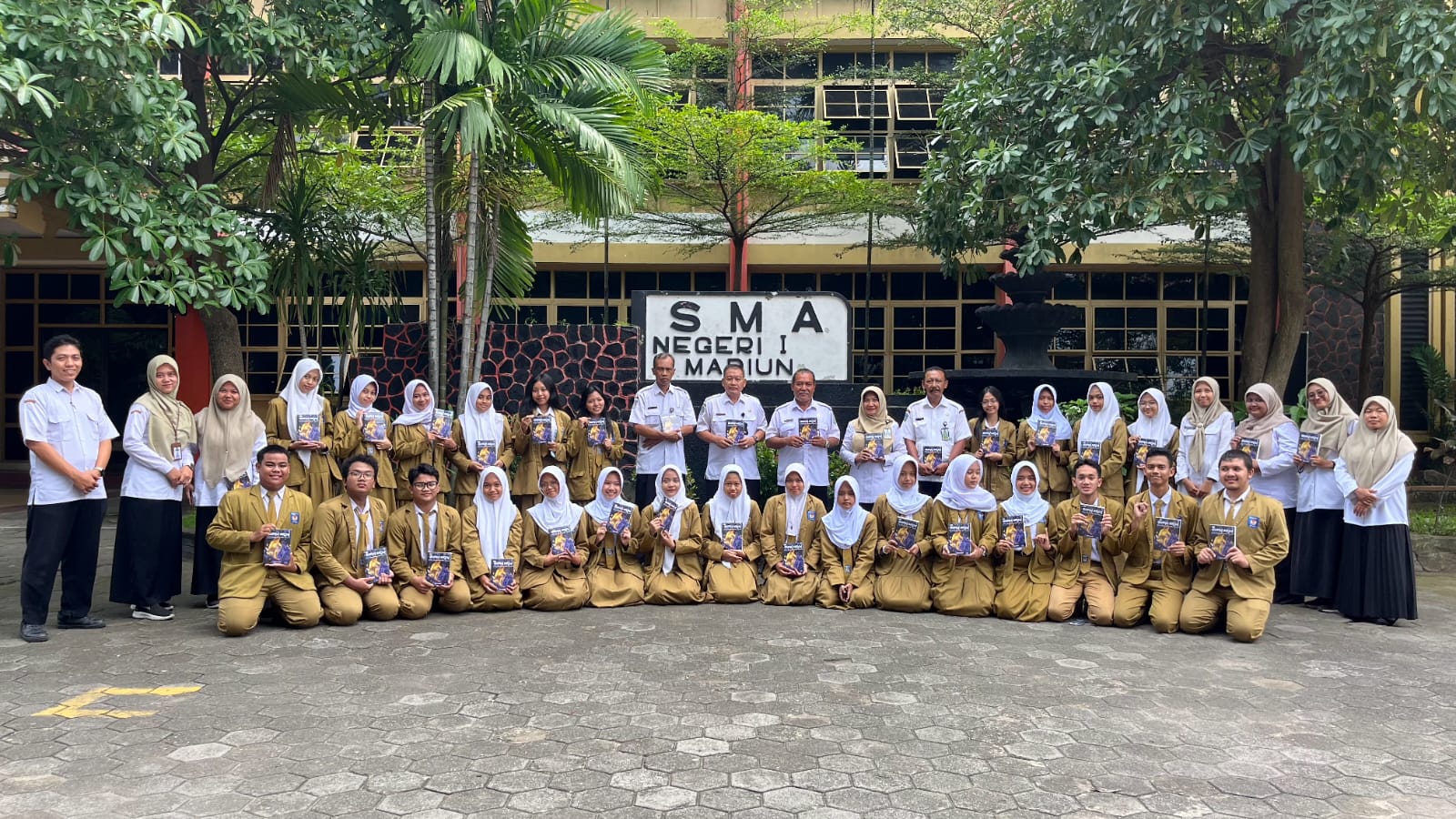 SMAN 1 Madiun serius dalam menggerakan budaya literasi di sekolah.