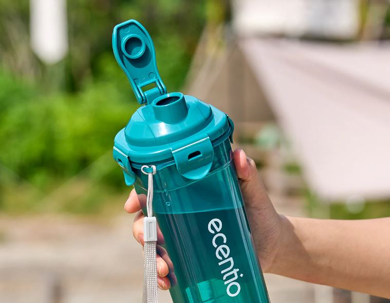 Ilustrasi membersihkan tutup tumbler Ecentio.