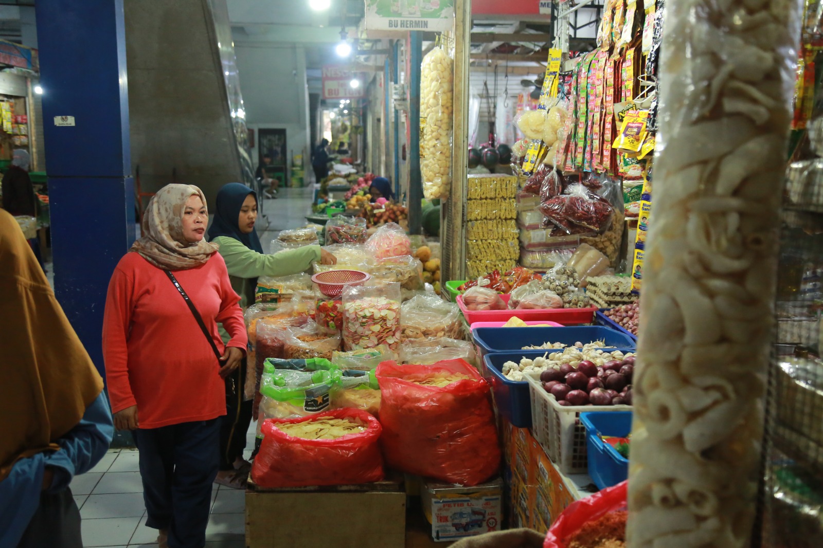Pemkot Madiun memperkuat koordinasi dengan Bulog dan produsen pangan untuk menjaga ketersediaan dan harga bahan pokok menjelang Natal dan Tahun Baru 2026. DOK. JAWA POS RADAR MADIUN