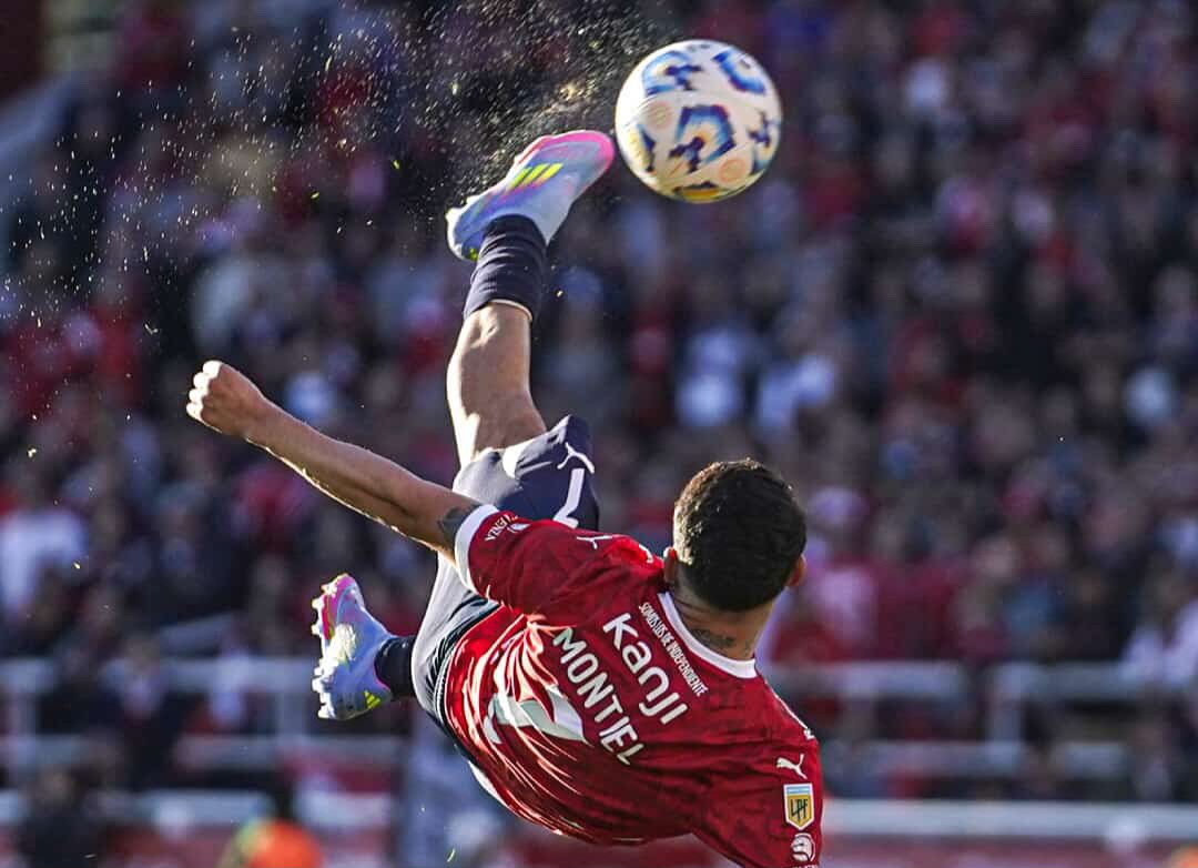 Gol salto Santiago Montiel.