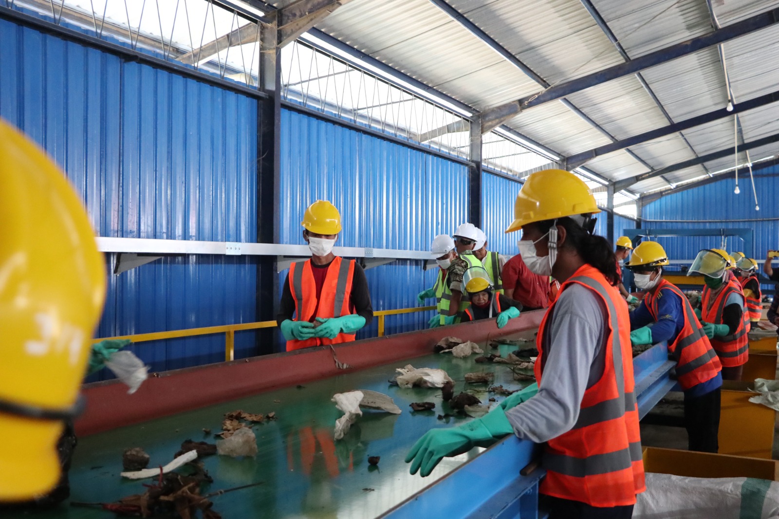 Sampah dipilah berdasarkan jenisnya dengan prinsip reduce, reuse, recycle (3R) untuk mengurangi volume residu yang masuk ke TPA di Ponorogo. DOKUMEN JAWA POS RADAR PONOROGO
