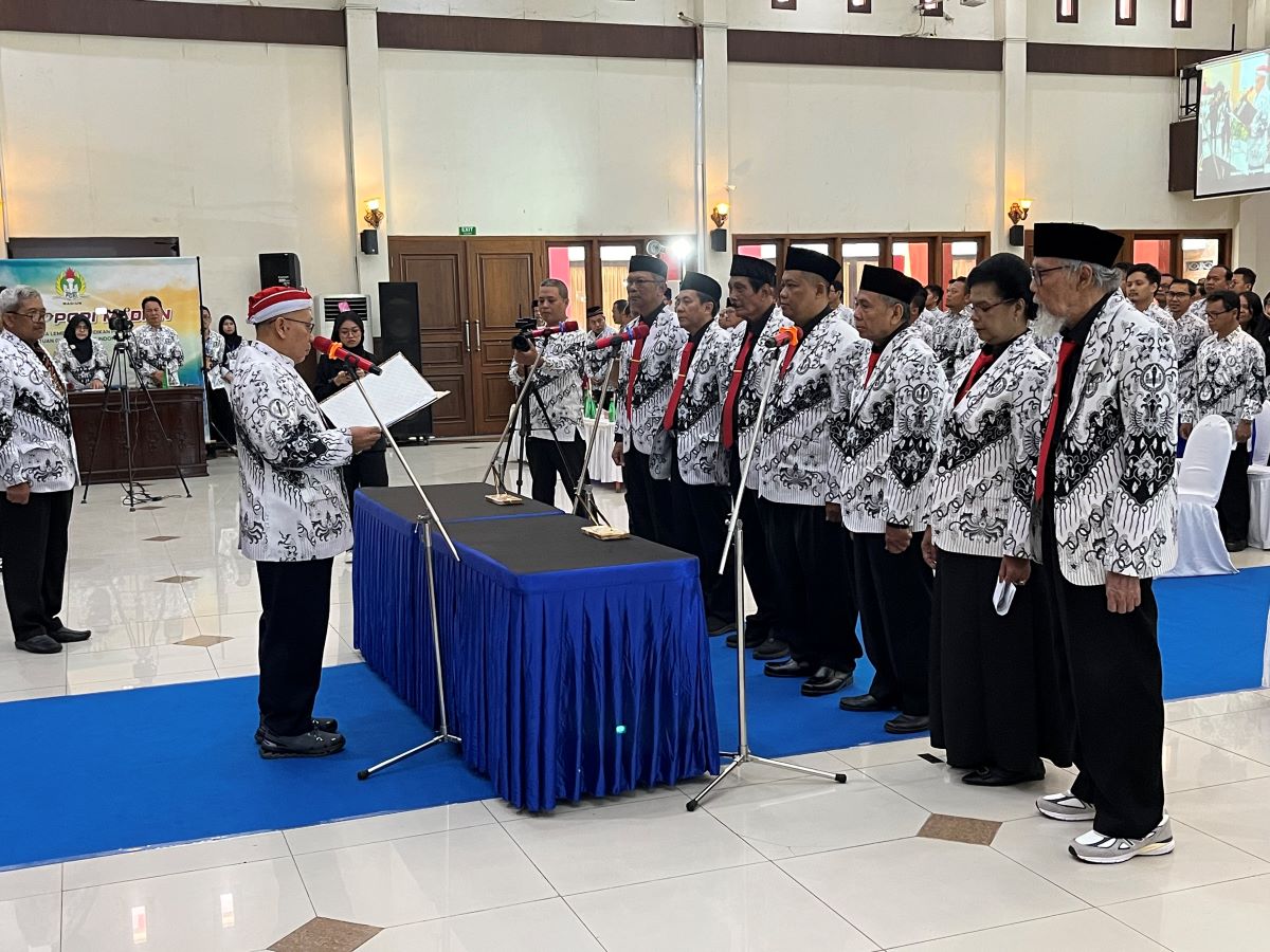 Prosesi pelantikan pengurus dan pengawas Perkumpulan Pembina Lembaga Pendidikan Perguruan Tinggi (PPLP PT PGRI) Madiun masa bakti 2025&ndash;2030.