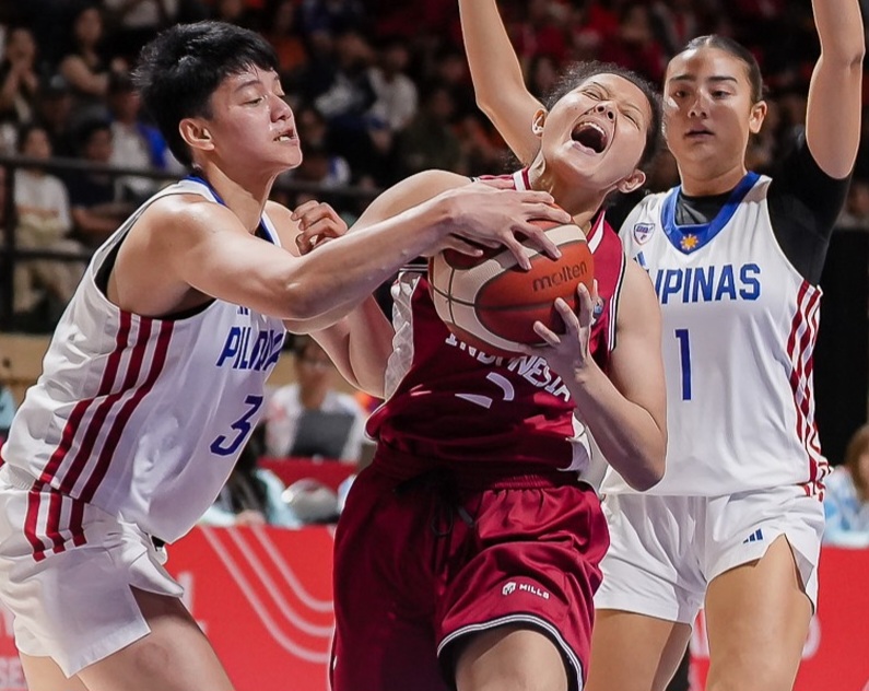 Timnas basket putri Indonesia kalah 55-66 dari Filipina di semifinal SEA Games 2025 dan gagal mempertahankan emas.