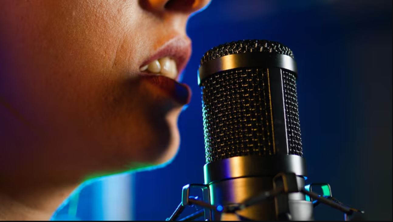 Ingin vokal terdengar profesional? Pilih microphone yang pas dengan tips ini!