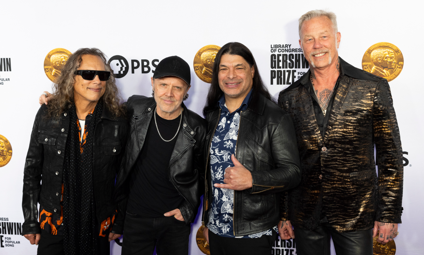 Metallica pernah konser di Indonesia lho.