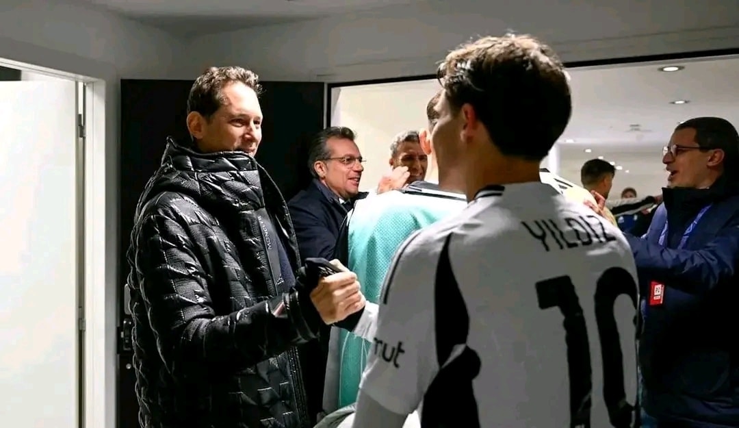 John Elkann menemui para pemain Juventus.