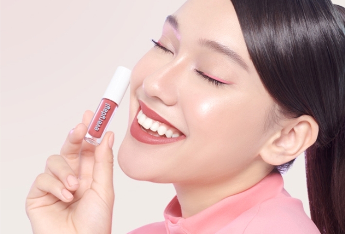 Ilustrasi lipstik Wardah murah.