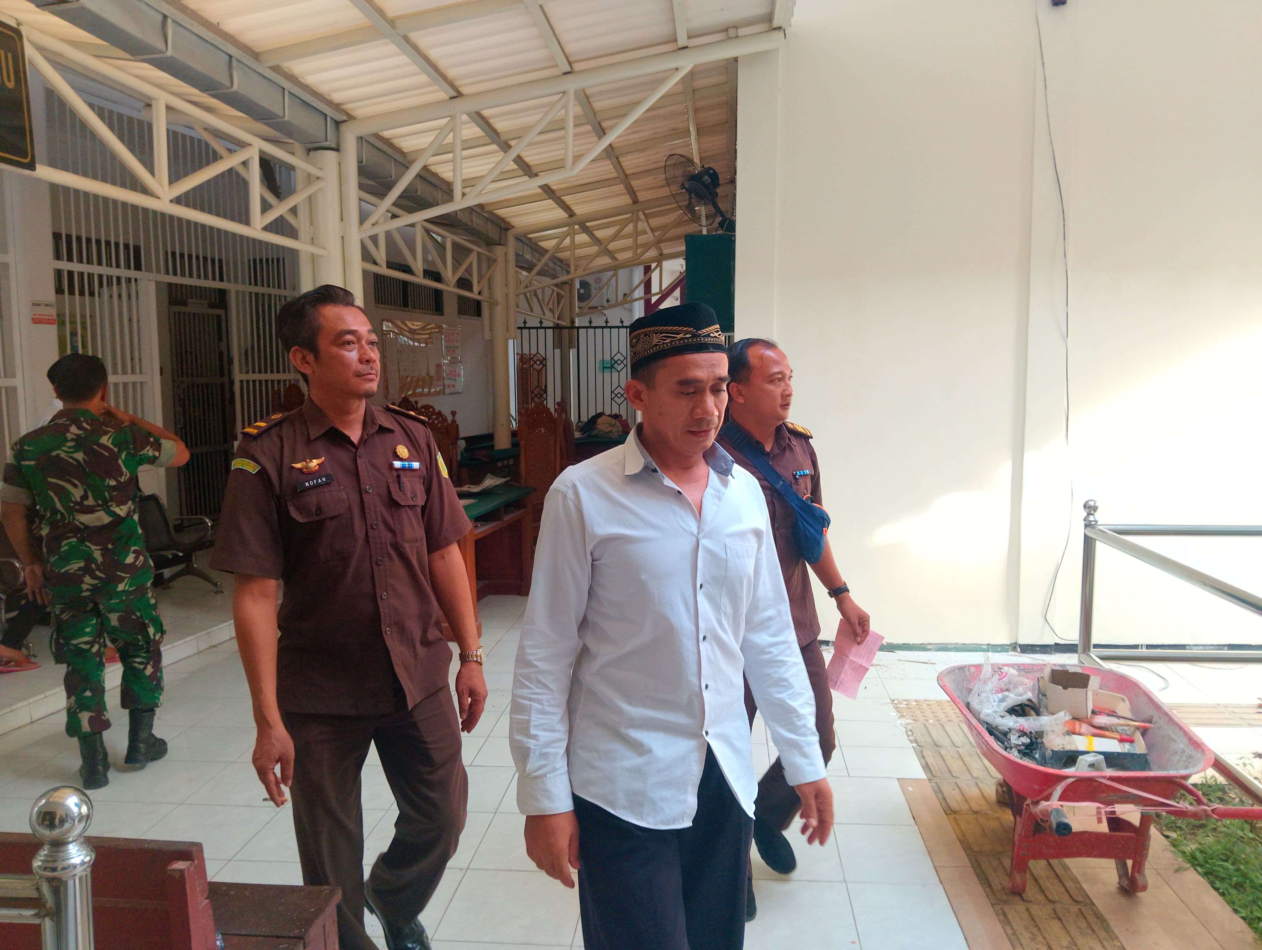 Terdakwa kasus pemeliharaan satwa dilindungi, Darwanto bin Jaikun, menjalani persidangan di Pengadilan Negeri Kabupaten Madiun terkait enam ekor landak jawa tanpa izin. DOK RADAR MADIUN