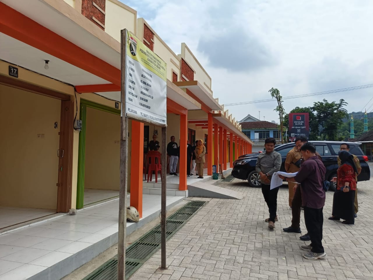 Pemkab Ngawi mensosialisasikan proses perpindahan pedagang ke Pasar Kendal pascarevitalisasi, Jumat (19/12). ASEP SYAEFUL BACHRI/JAWA POS RADAR NGAWI
