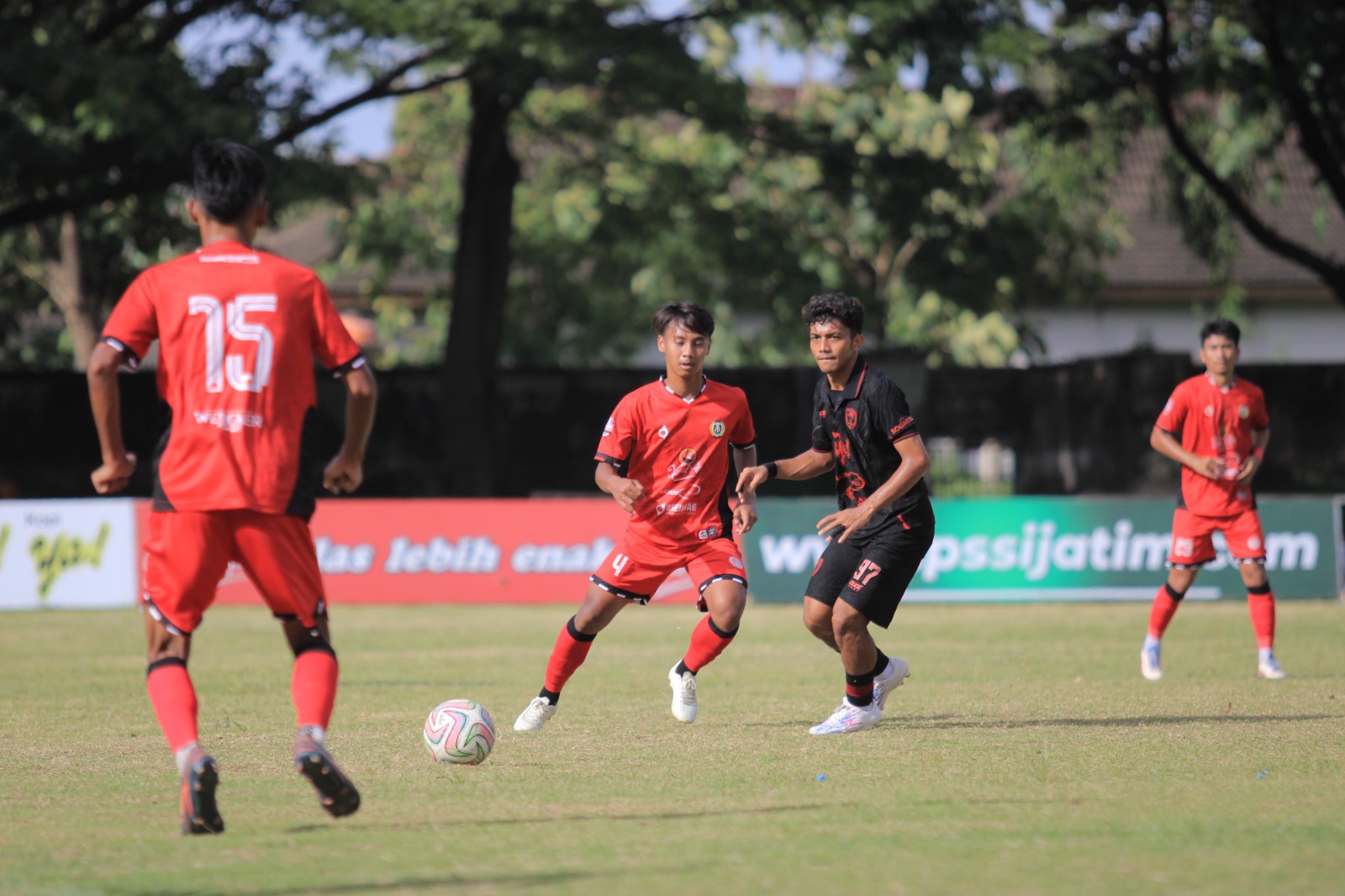 Persepon Ponorogo meningkatkan intensitas latihan dan berburu pemain baru jelang laga perdana Grup HH Liga 4 Jatim menghadapi Persenga Nganjuk, kick off 5 Januari 2026. AJI PUTRA/RADAR PONOROGO