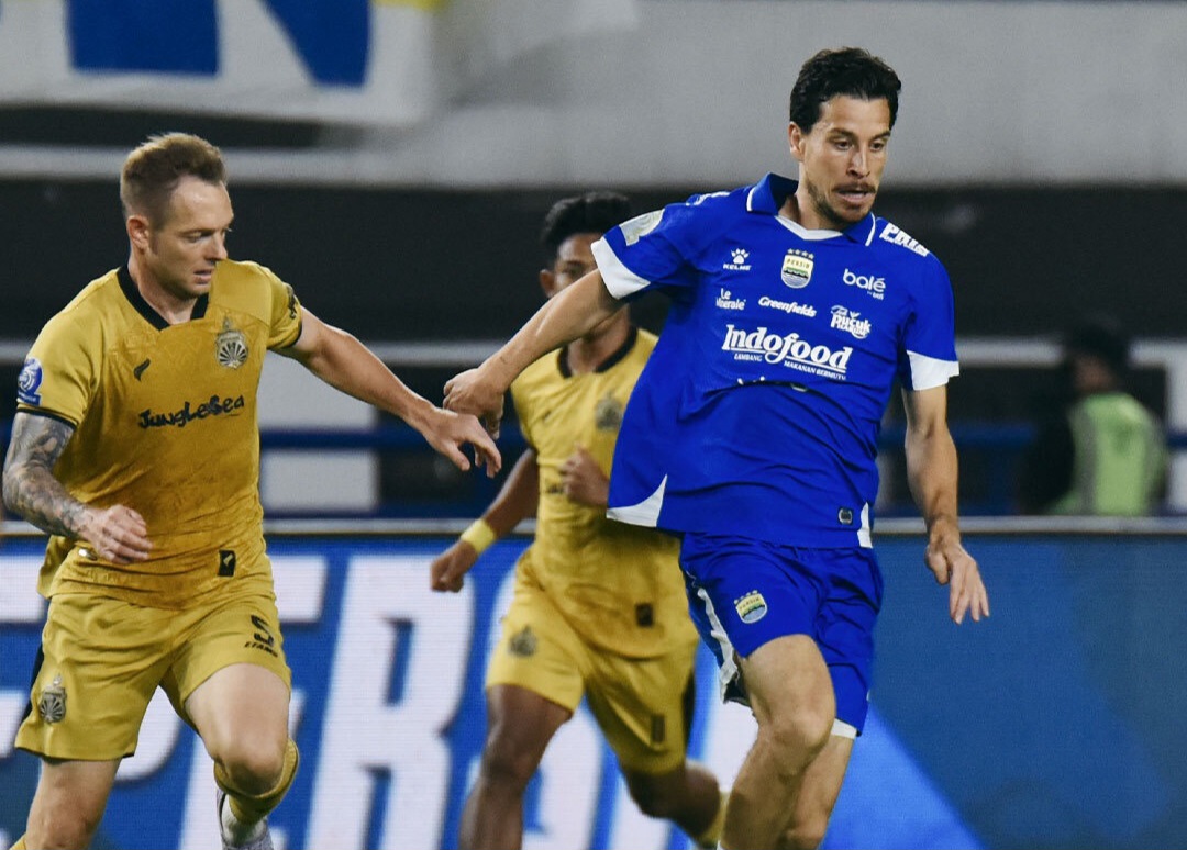 Persib menang 2-0.
