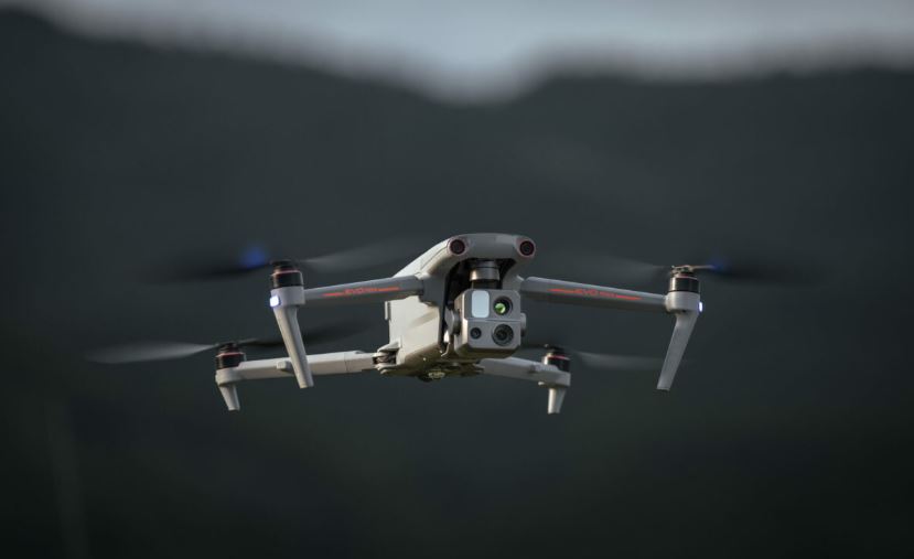 Autel EVO Max 4T salah satu drone dengan jarak terbang terjauh.