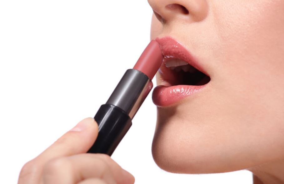 Ilustrasi lipstik Wardah untuk anak sekolah dan mahasiswa.