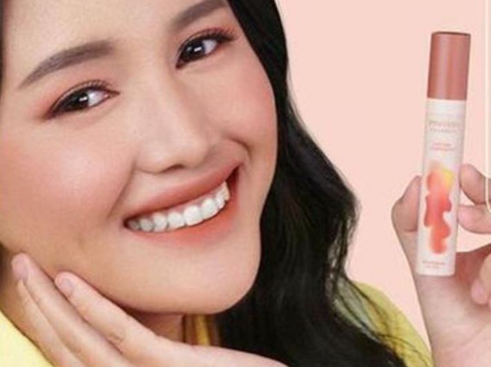 Ilustrasi rekomendasi lipstik Wardah untuk pelajar SMA.