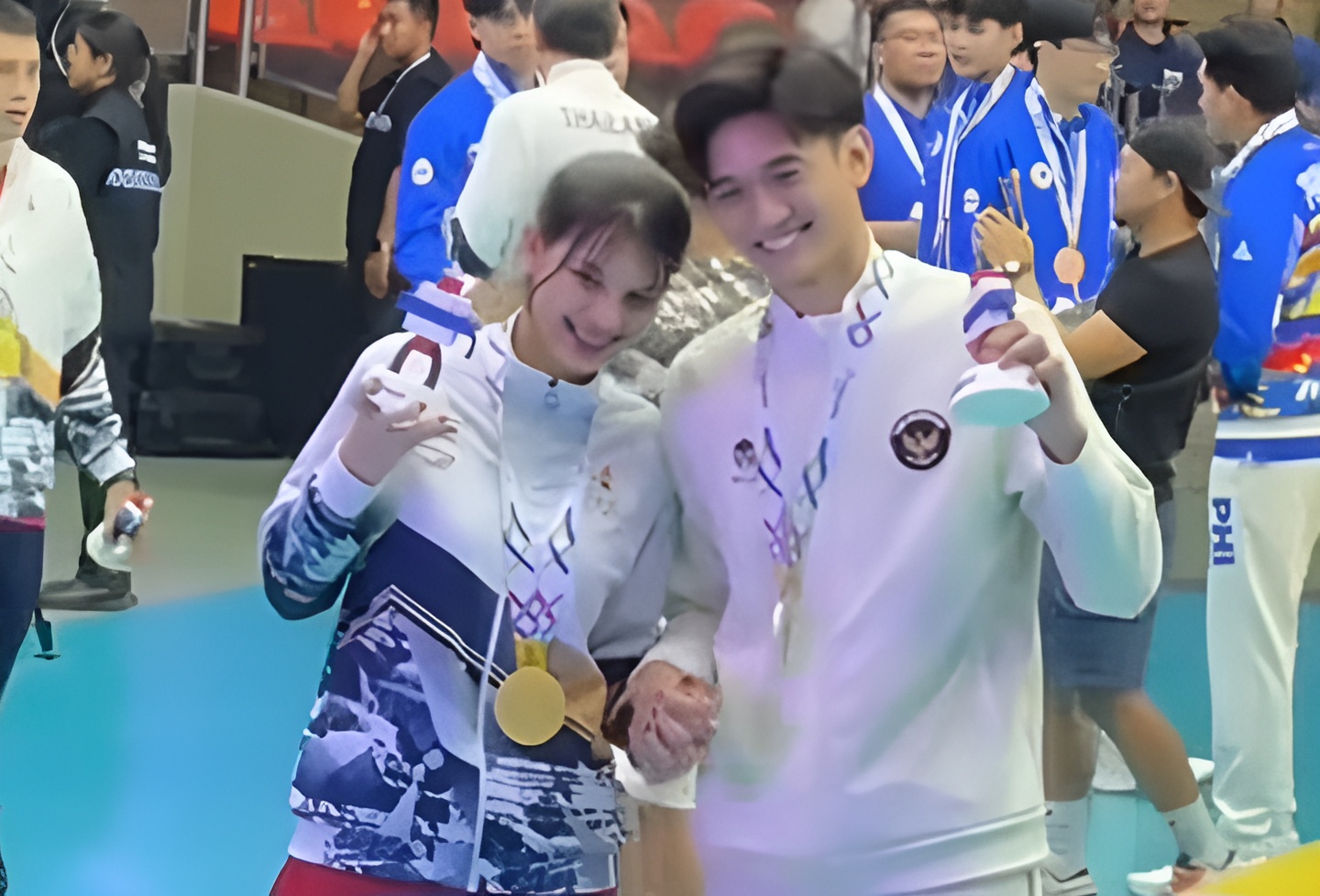 Alfin dan Catherine usai final voli putra SEA Games 2025.